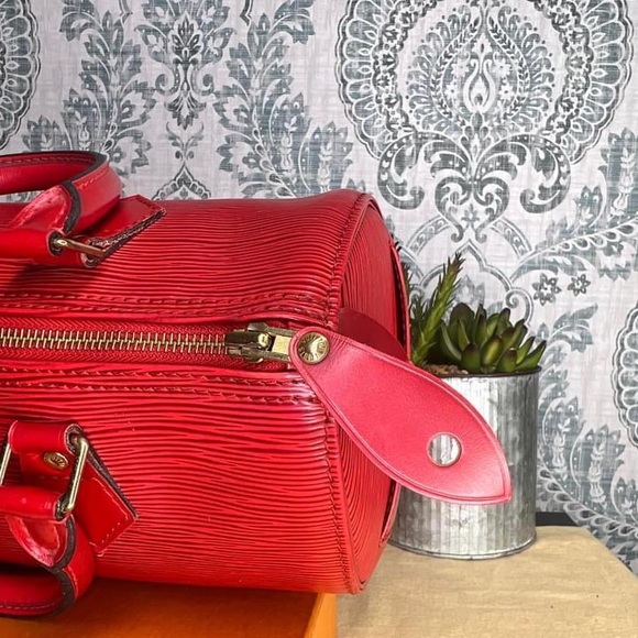 Authentic Louis Vuitton Epi 35 - Picture 9 of 11